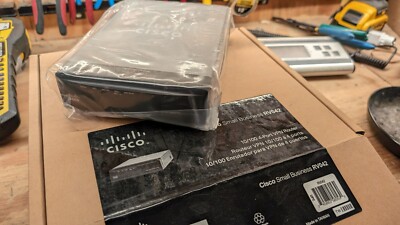 Cisco RV042 4-Port 10/100 Wired Router