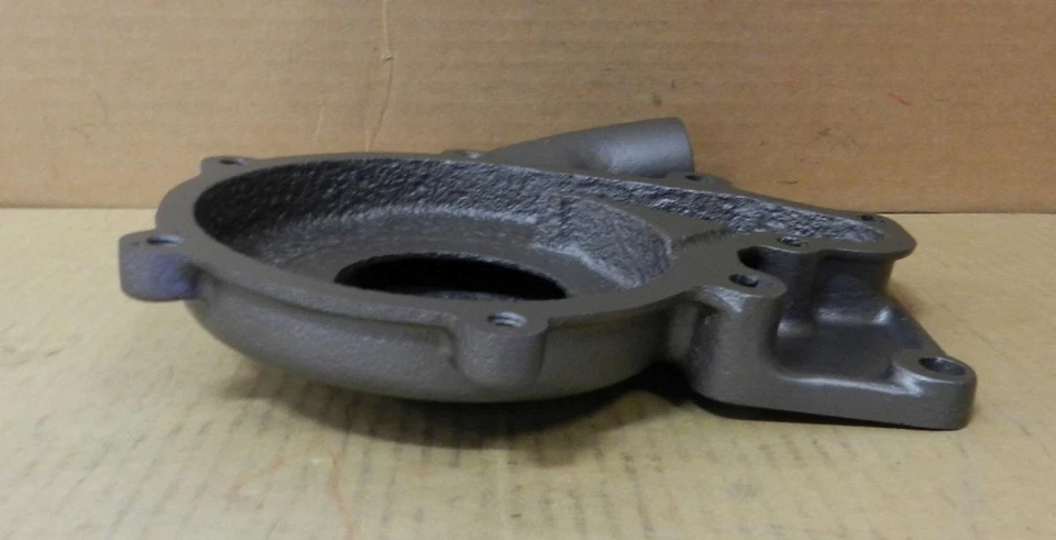 1935-36 Auburn Cord 653 654 210 3,5 L 6 cilindros bomba de agua carcasa trasera G-9300-D Foto 3 de 4