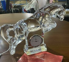 Relojes de caballo saltador de cristal de baccarat Cheval