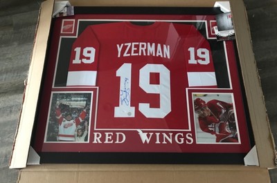 steve yzerman autographed jersey