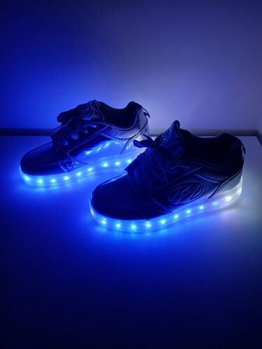 UK 3 Girls Heelys Trainers - LED Light Up Roller/ Wheels Shoes - Silver - Picture 4 of 24
