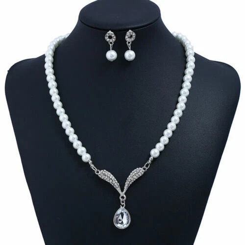 Simulierte Modeschmuck-Sets aus Perlen