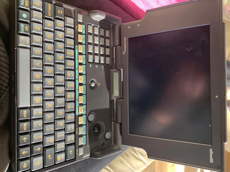 Vintage Olivetti Quaderno33 laptop - used - no charger - Image 2 of 3