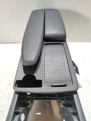 MERCEDES C180 CGI 1.8 2012 W204 INTERIOR CENTER ARM REST P/N: A2046800150 - Picture 11 of 12