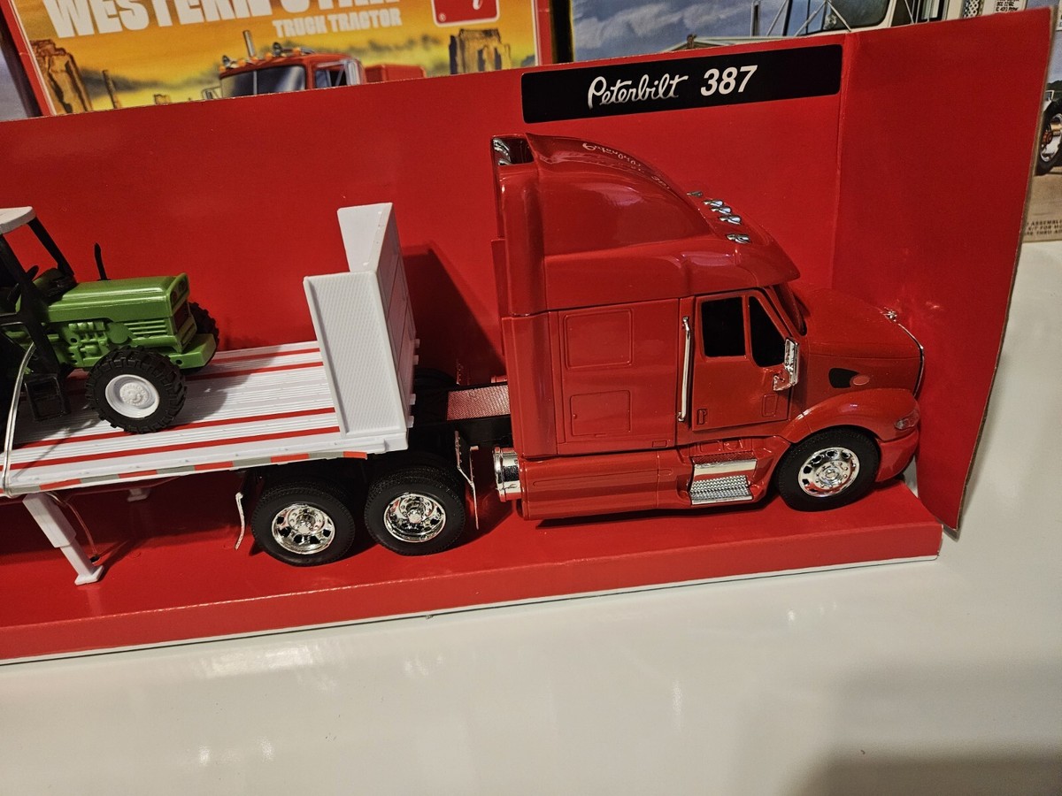 1/32 Scale Diecast Replica By NewRay Peterbilt Model 387 With Flat
