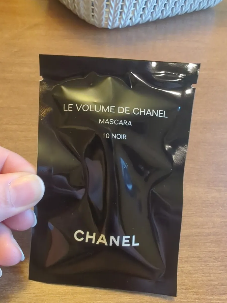 CHANEL Le Volume De Chanel Black Mascara 10 Noir -1 ml /0.03oz Sample NEW  SEALED