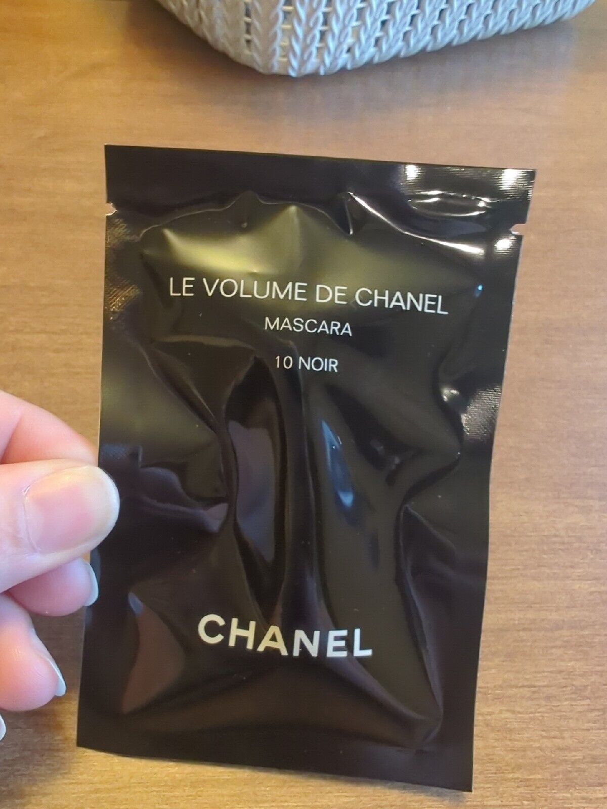 CHANEL Le Volume De Chanel Black Mascara 10 Noir -1 ml /0.03oz