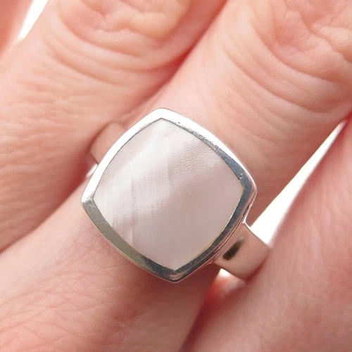 925 Sterling Silver Vintage Real MOP Modernist Ring Size 7.5