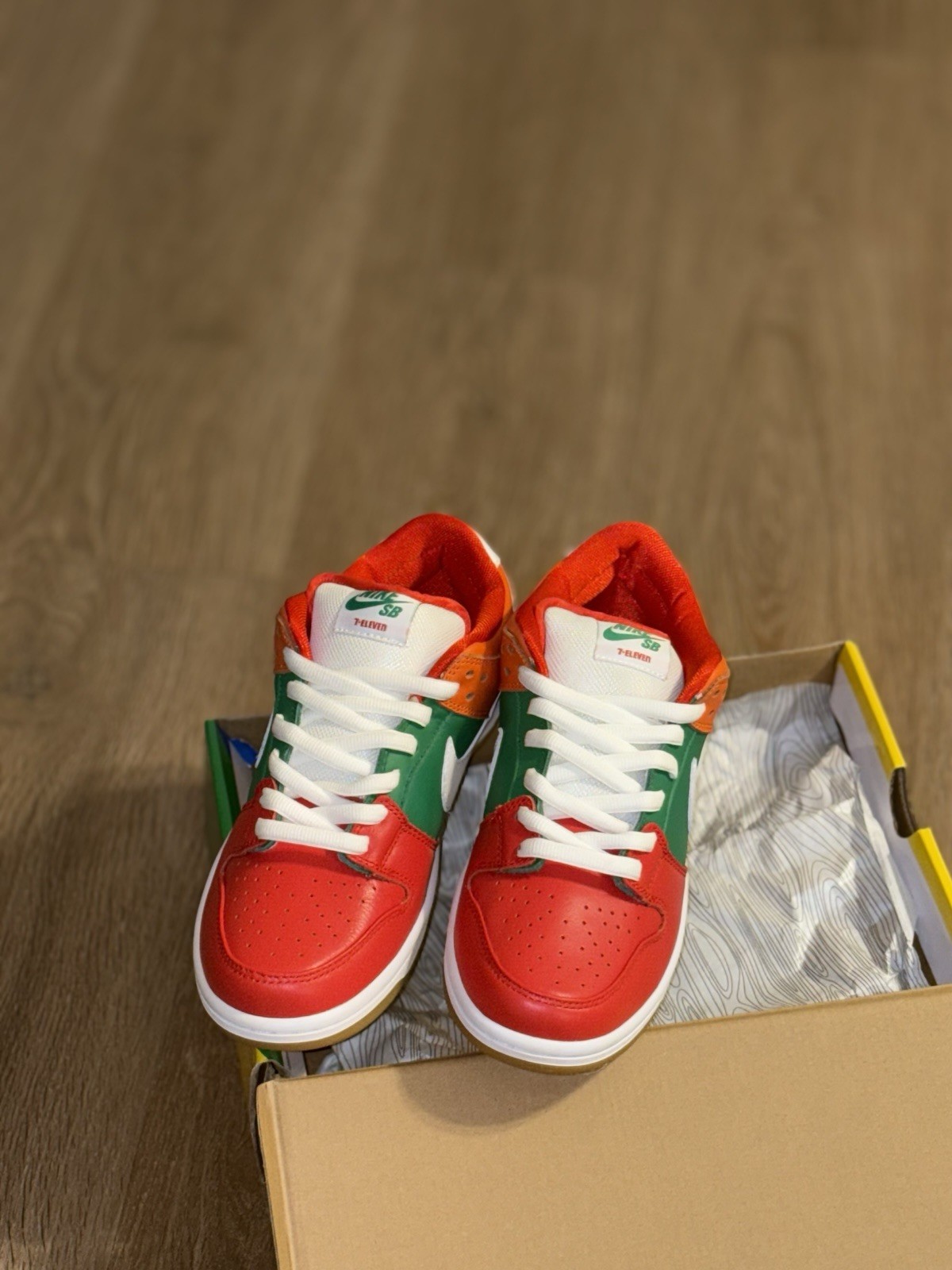 Nike SB Dunk Low “7-Eleven” Size 10.5 | Rare Sample | New Deadstock DS VTG image 4