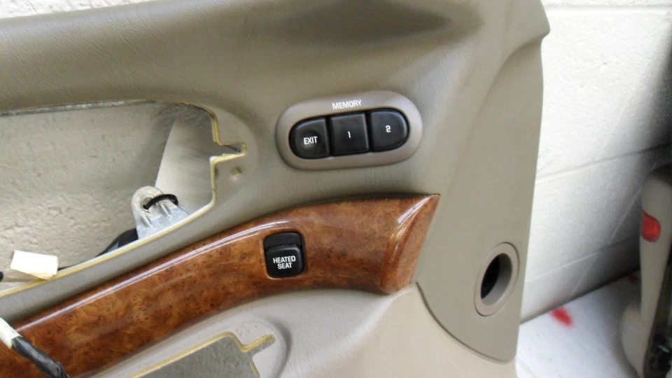 Panel de moldura interior puerta delantera izquierda Buick LeSabre 2002-2005 usado 25717408 OEM Foto 4 de 4