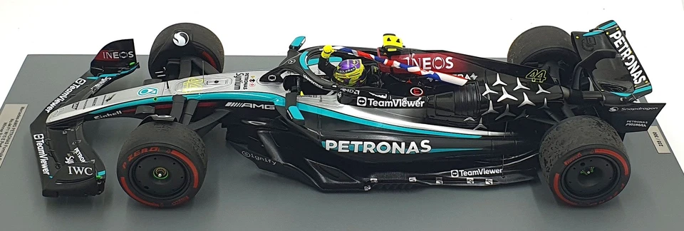 Spark 1/12 Scale 12S050 - Mercedes F1 W15 E British GP Winner #44 Hamilton - Image 3 of 4