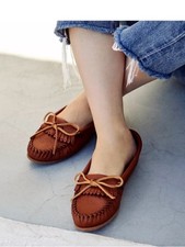 Minnetonka Women  s Deerskin Kilty Moccasins Driving Loafers. Worn Once. SZ 7.