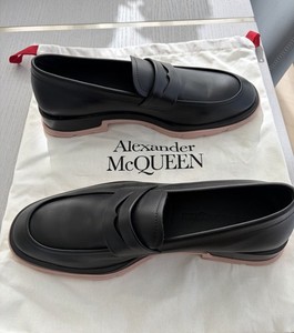 Alexander McQueen Men’s Soft Ivory Loafers Alexander McQueen - Seal Embellished Patent-Leather Penny  main image 4
