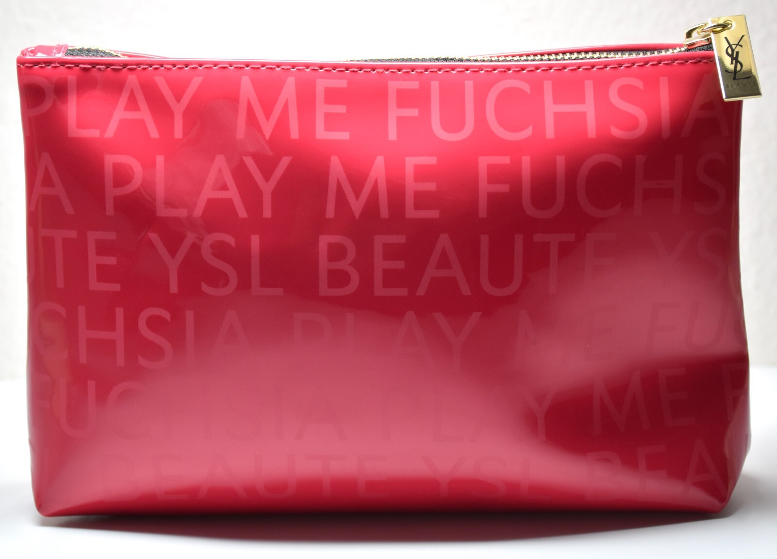 Borsa trucco Yves Saint Laurent Beaute nuova Play Me fucsia. Misura 8" X 5"