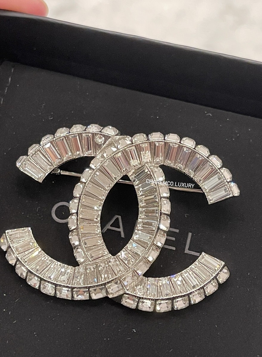 CHANEL ccブローチ NWT! ✨ RARE! Beautiful REV CHANEL CC Logo Signature Silver