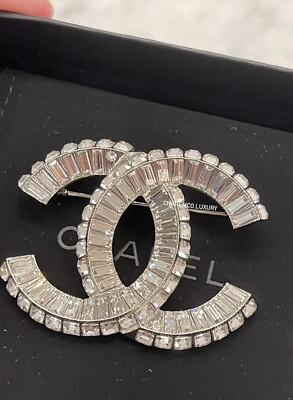 CHANEL ccブローチ NWT! ✨ RARE! Beautiful REV CHANEL CC Logo Signature Silver