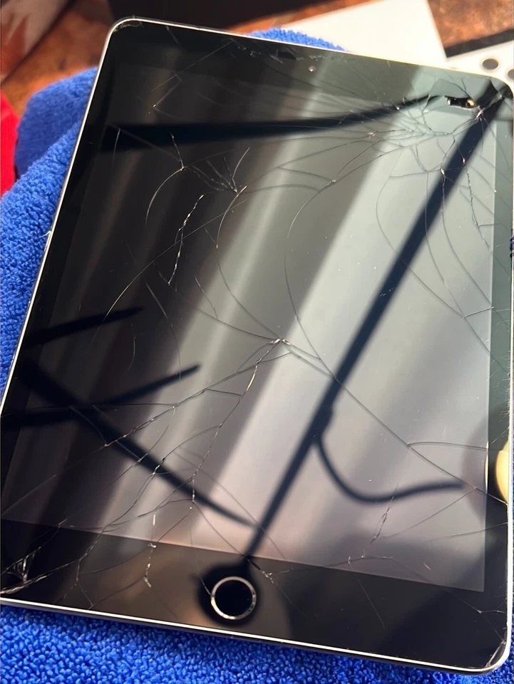 Apple iPad mini 4 (32gb) Wi-Fi (A1538) Fractured Display {iOS13}86% JAILBREAK - Image 4 of 4