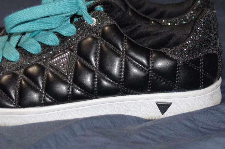 Zapatos acolchados vintage Y2K Guess con acento brillante negro y turquesa 7,5 Foto 2 de 4