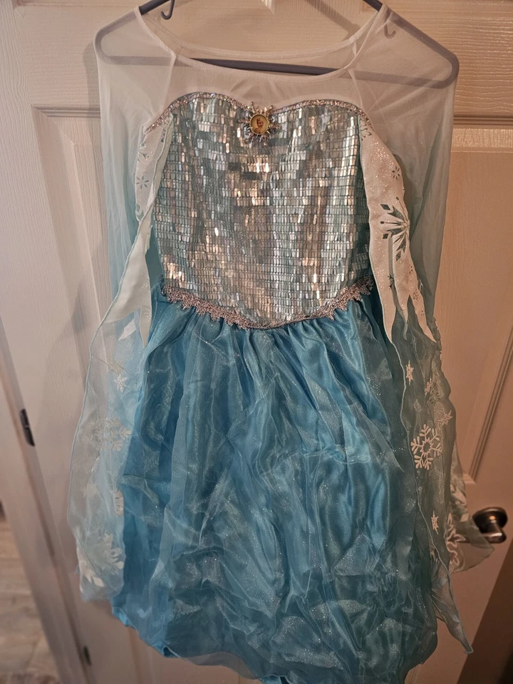 Disney Store FROZEN ELSA Disfraz Vestir Princesa Juego de Rol 7/8 Nuevo con Etiquetas Vestido Capa Foto 3 de 4