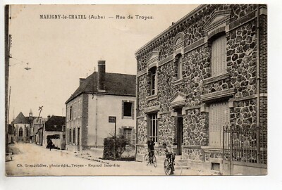 MARIGNY LE CHATEL  Aube CPA 10  la rue de Troyes