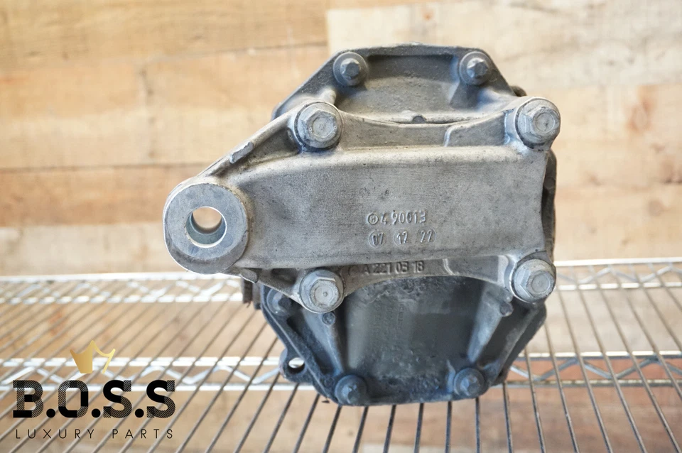 2007-2011 MERCEDES BENZ S CLASS W221 S550 DIFFERETIAL CARRIER AWD REAR OEM - Image 4 of 4