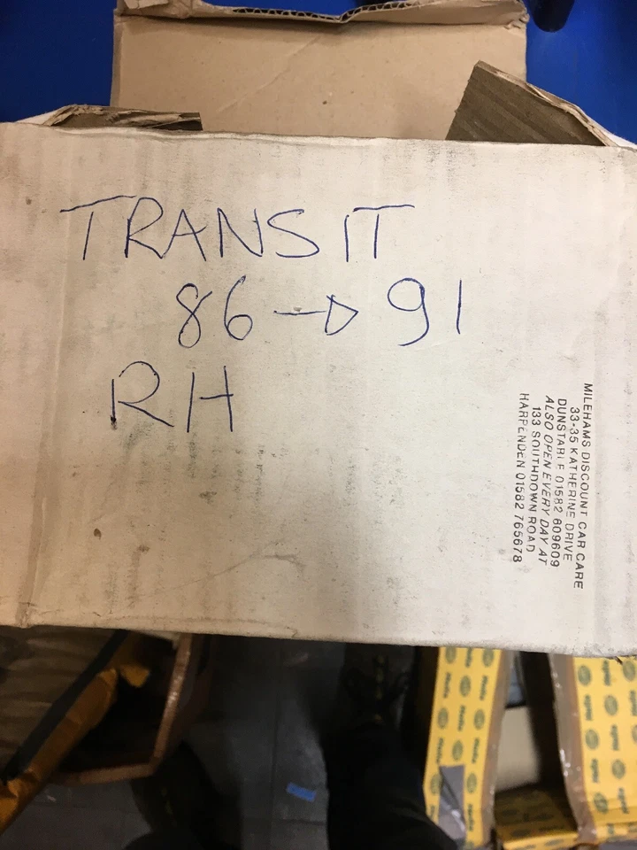 Ford Transit MKIV  86-91 Front Indicator Amber  RH NEW LPB123  OE 1063536 - Image 3 of 3