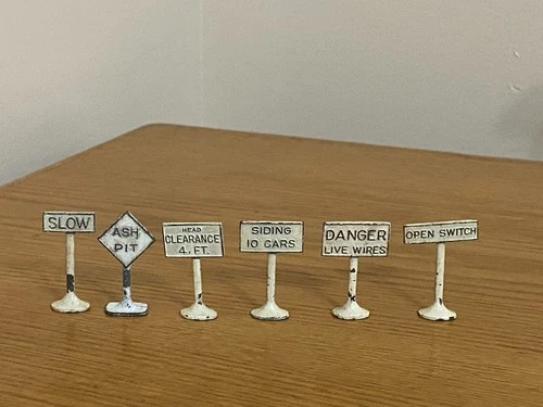 Tootsietoy Dinky Diecast Toy Street Signs 6 pc. Vintage Car Toy UA-38