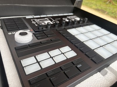 Native Instruments Maschine+ Plus Farbe Schwarz Wie Neu mit OVP