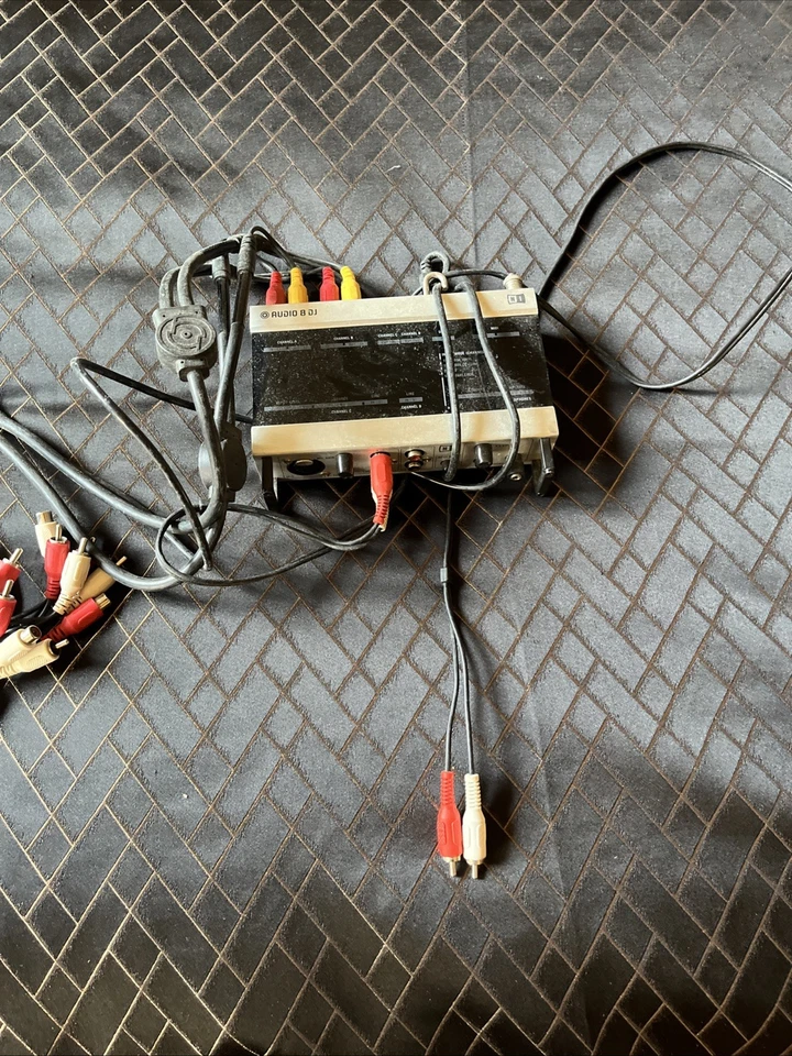 Native Instruments Audio 8 DJ 2009 - Image 3 of 4