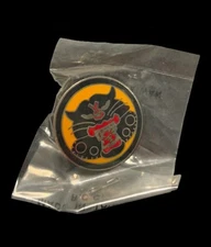 Vintage US Army TANK EATING TIGER Pin WW2 Tank Destroyer Forces 1”