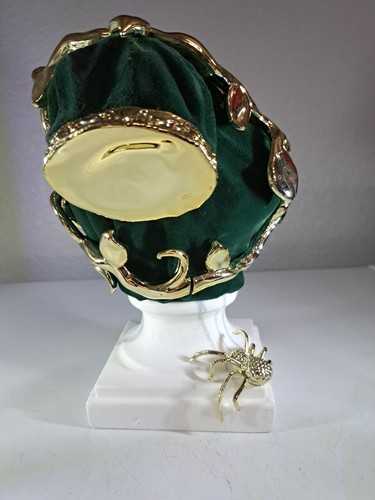 2022 Halloween 3 Wick Candle Holder / Bath, And Bodyworks / Ivy Lady Bust - Picture 4 of 4