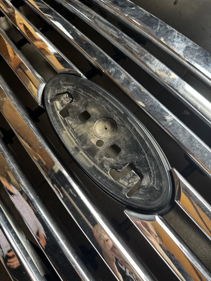 Rejilla cromada OEM F150 2009-2012 sin emblema Foto 3 de 4