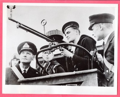 1939 Royal Navy Fleet Air Arm Gunnery Instruction in England Original News Photo