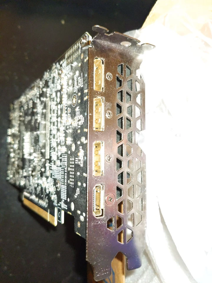 Gigabyte AMD RX 570 GAMING 8GB GDDR5 VRAM Graphics Card - Image 4 of 4