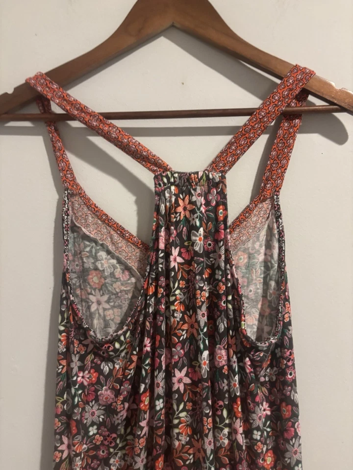 Vestido Layla Feminino Estampa Curta Chemise Multi Floral Pequeno Vermelho Rosa Sem Mangas - Imagem 4 de 4