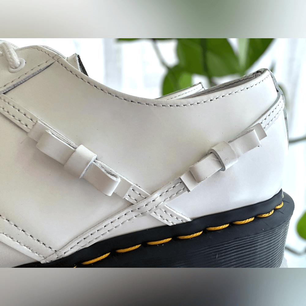 DR. MARTENS 1461 BOW SMOOTH LEATHER OXFORD SHOES Size 9 DR. MARTENS 1461 BOW SMOOTH LEATHER OXFORD SHOES Size 9