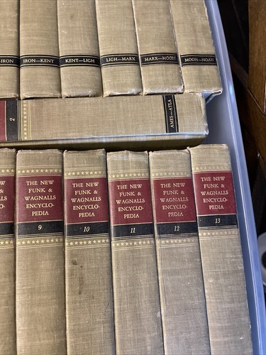 1950 The New Funk & Wagnalls Encyclopedia Set Of 24 Books - Picture 5 of 10