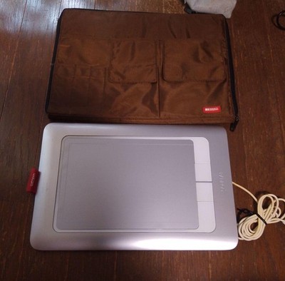 Wacom Intuos Silver Graphics Drawing Tablet with Carrying Case