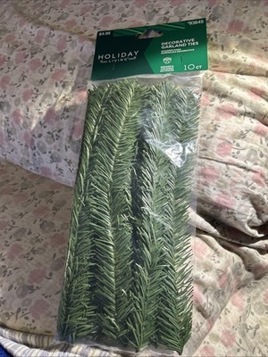 Pine Twist Ties 10 Pine Garland Hangers Holiday Decorating made Easy 10 Pk NEW