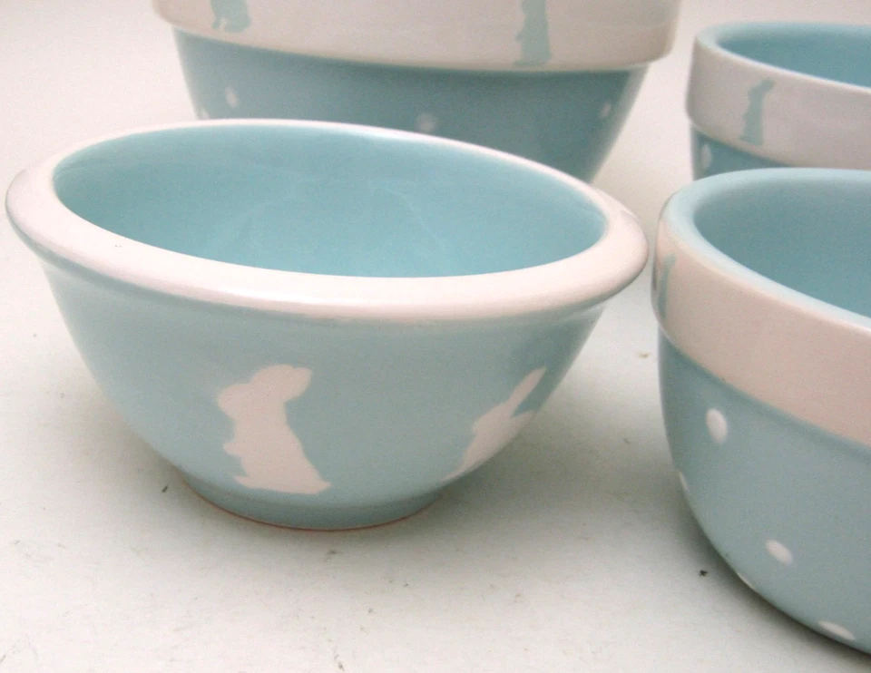 TERRAMOTO 3 Cuencos de Anidación Cerámica Azul Conejo Borde Blanco y Lunares Foto 3 de 4