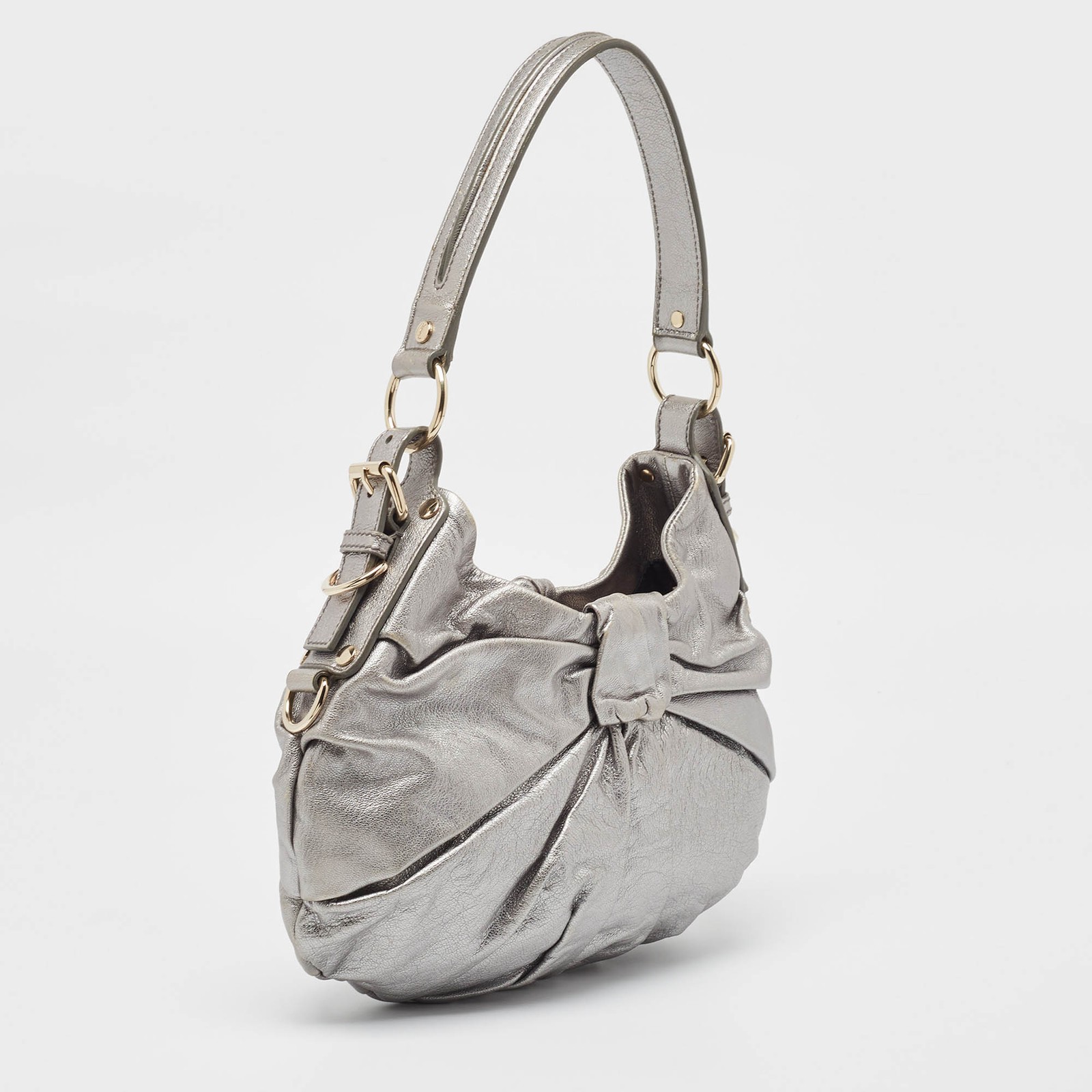 Yves Saint Laurent Hobo fiocco a pieghe in pelle metallica