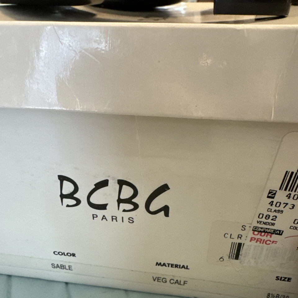 Zapatos de salón BCBG Paris punta redonda 3" tacón cuero talla 8 1/2 mediano Foto 2 de 4