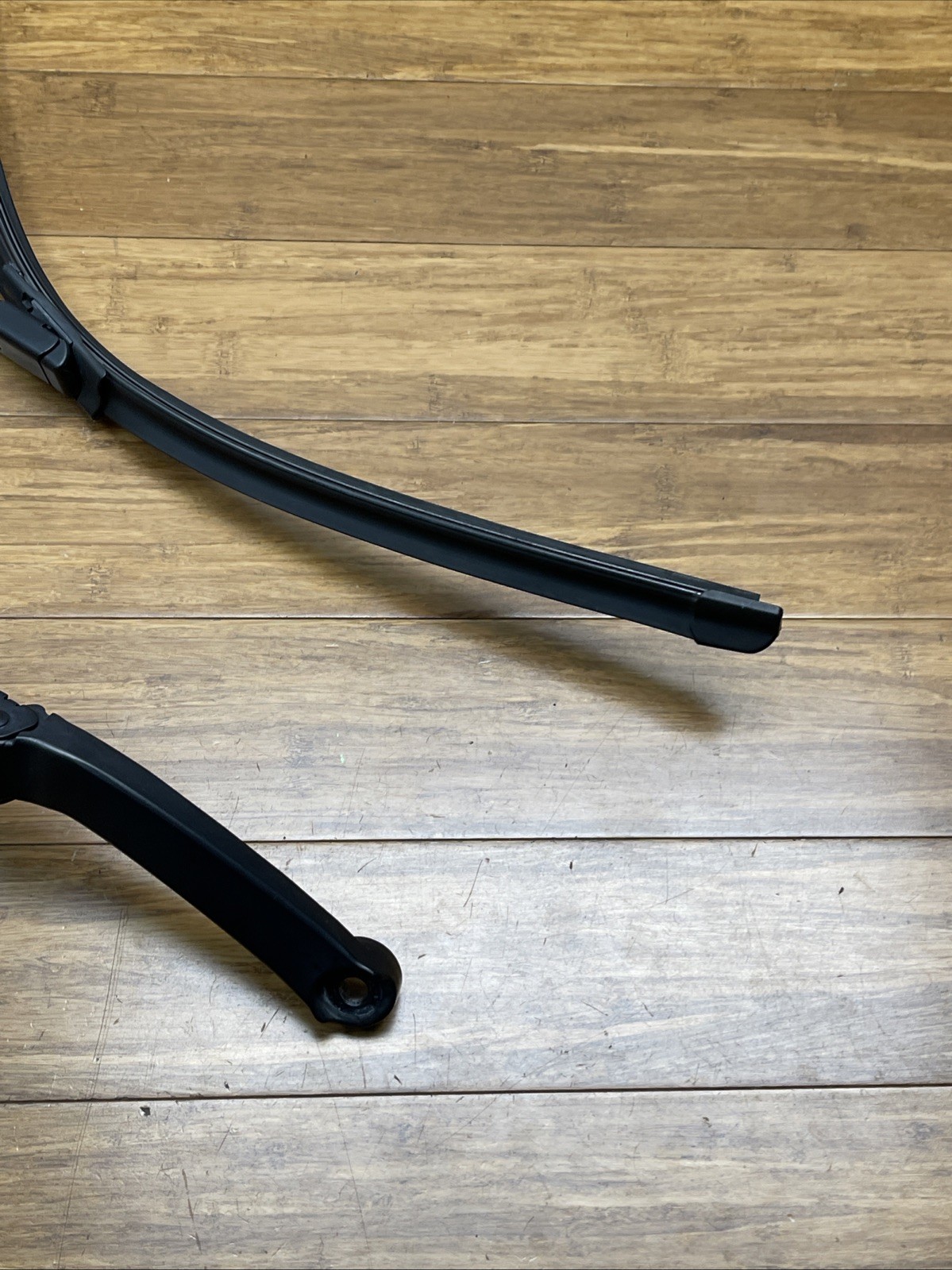 2017-2022 Maserati Levante M161 Left & Right Vindshield Wiper Arms Set of 2 OEM