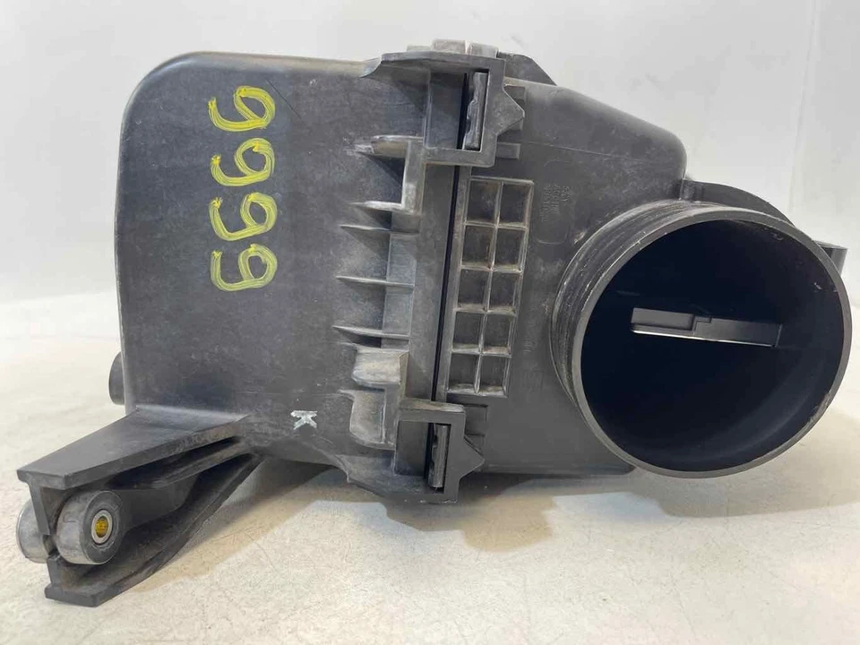 Fits 2016 - 2022 HONDA PILOT 3.5L Air Cleaner Box Assembly 172115J6A10 OEM - Image 4 of 4