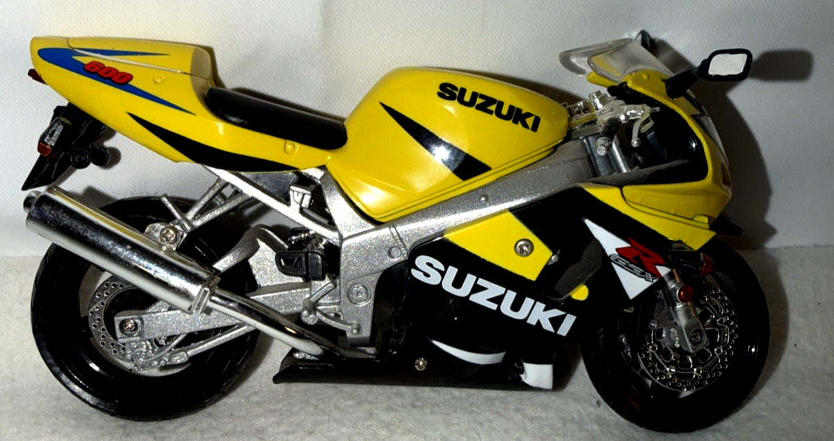 Maisto 1:18 Suzuki GSXR 600 Motorcycle Model Yellow and Black | eBay