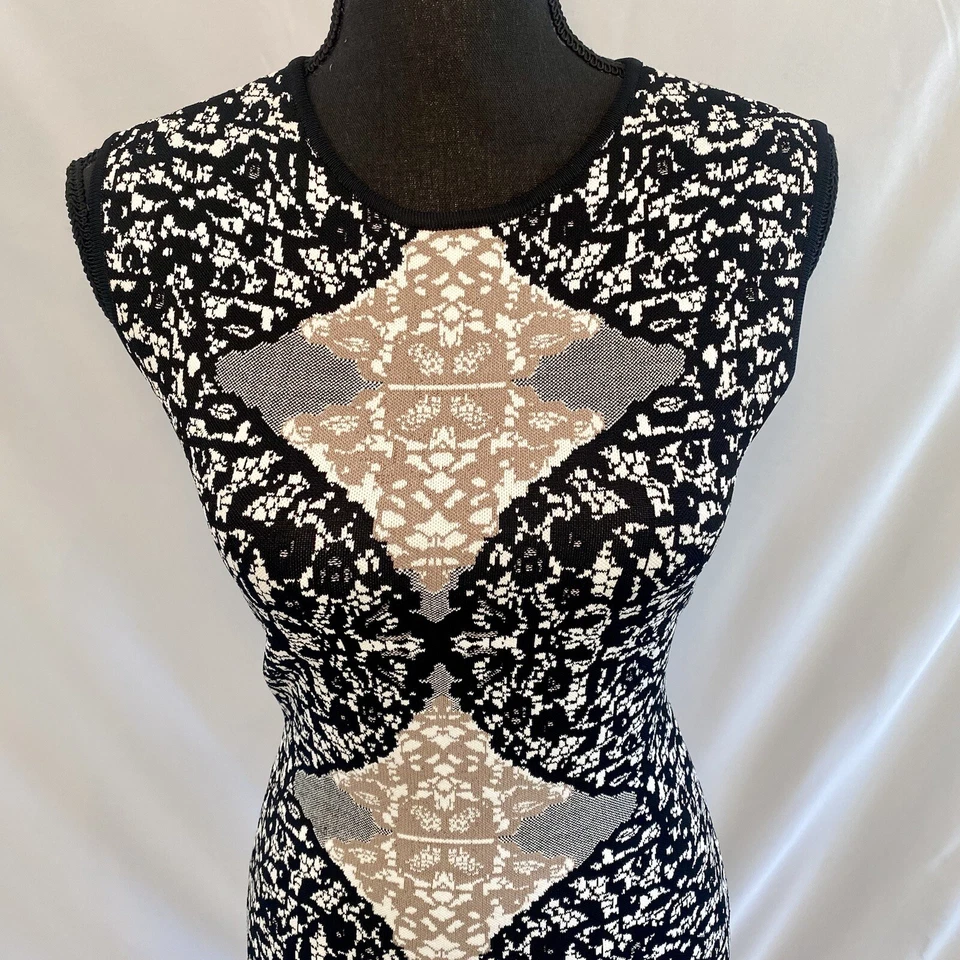 Vestido estampado BCBGMaxAzria Jose jacquard body-con, creme, preto, bege tamanho XS - Imagem 2 de 4