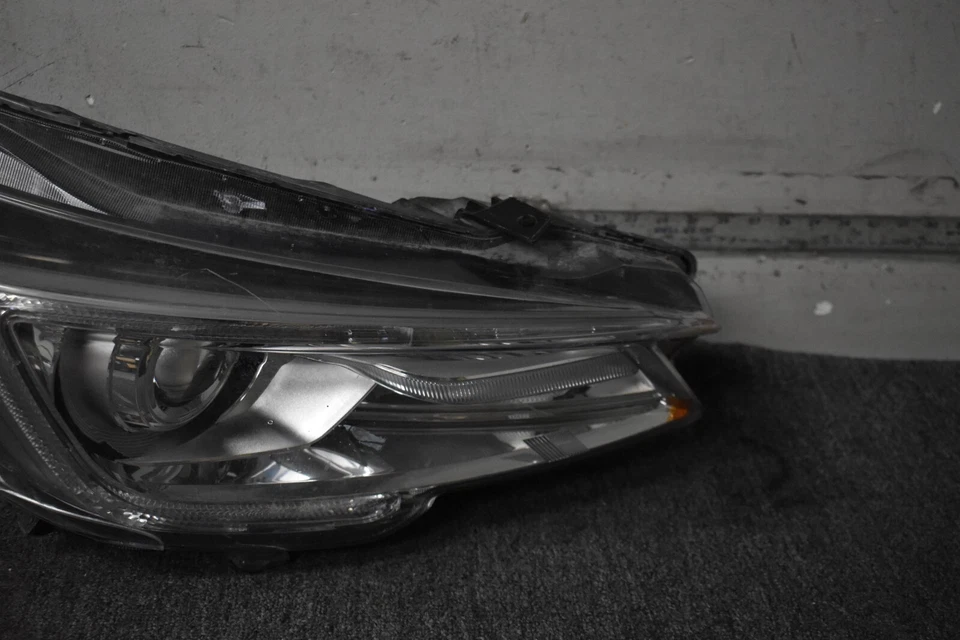 2018-2019 SUBARU OUTBACK LEGACY RIGHT SIDE HEADLIGHT FACTORY OEM - Image 3 of 4