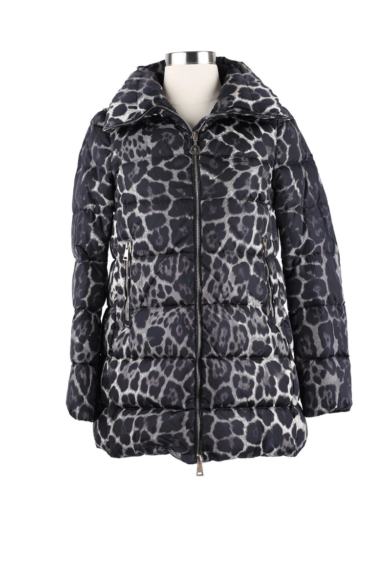 NWOT Moncler Torcelle Down Coat SZ 0/XS Black w/ Animal NWOT Moncler Torcelle Down Coat SZ 0/XS Black w/ Animal