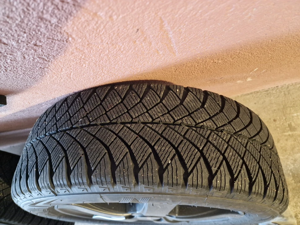 Ganzjahresriefen Dezent RE mattschwarz 6.0x16 (LK4/108,ET25) mit Nankang Cross  - Bild 3 von 4