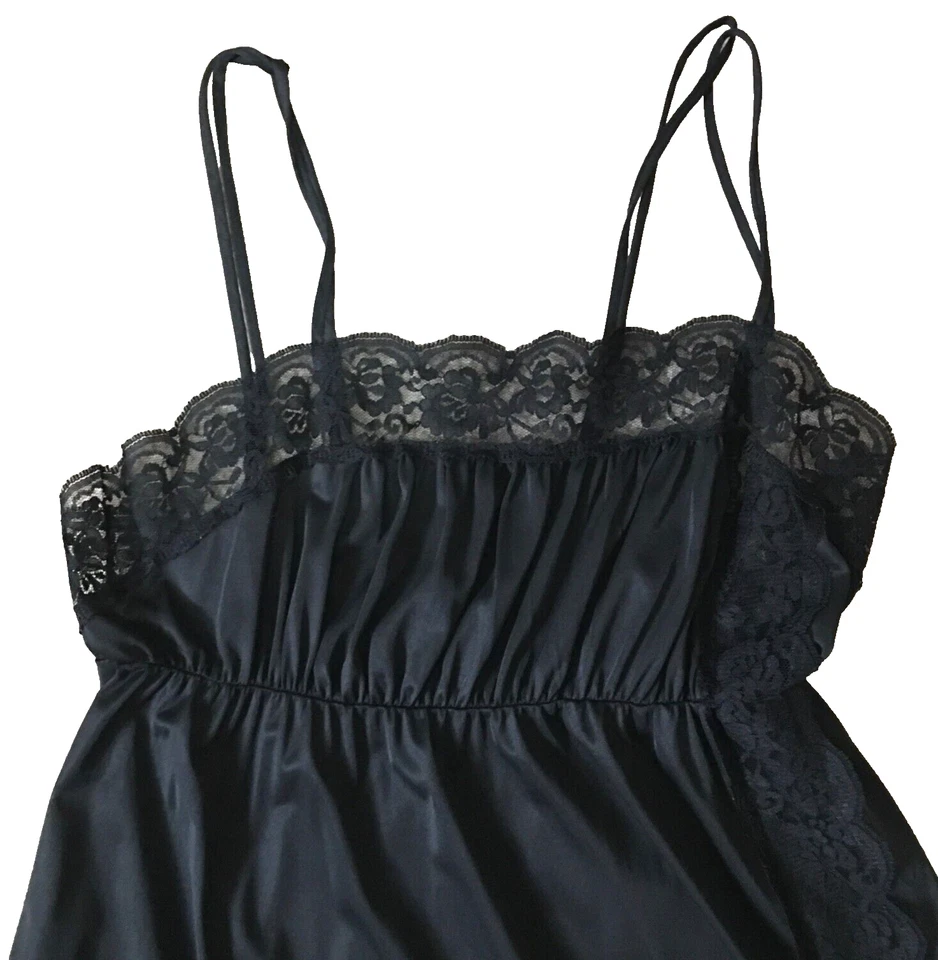 Maxi Slip Beeline para mujer de colección talla M negro con abertura lateral ribete de encaje correas de espagueti Foto 2 de 4